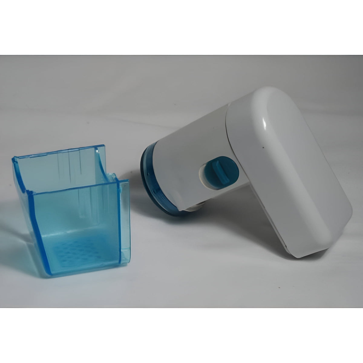 Cordless Fabric Shaver for Sweaters with Stainless Steel Guard - Image 5
