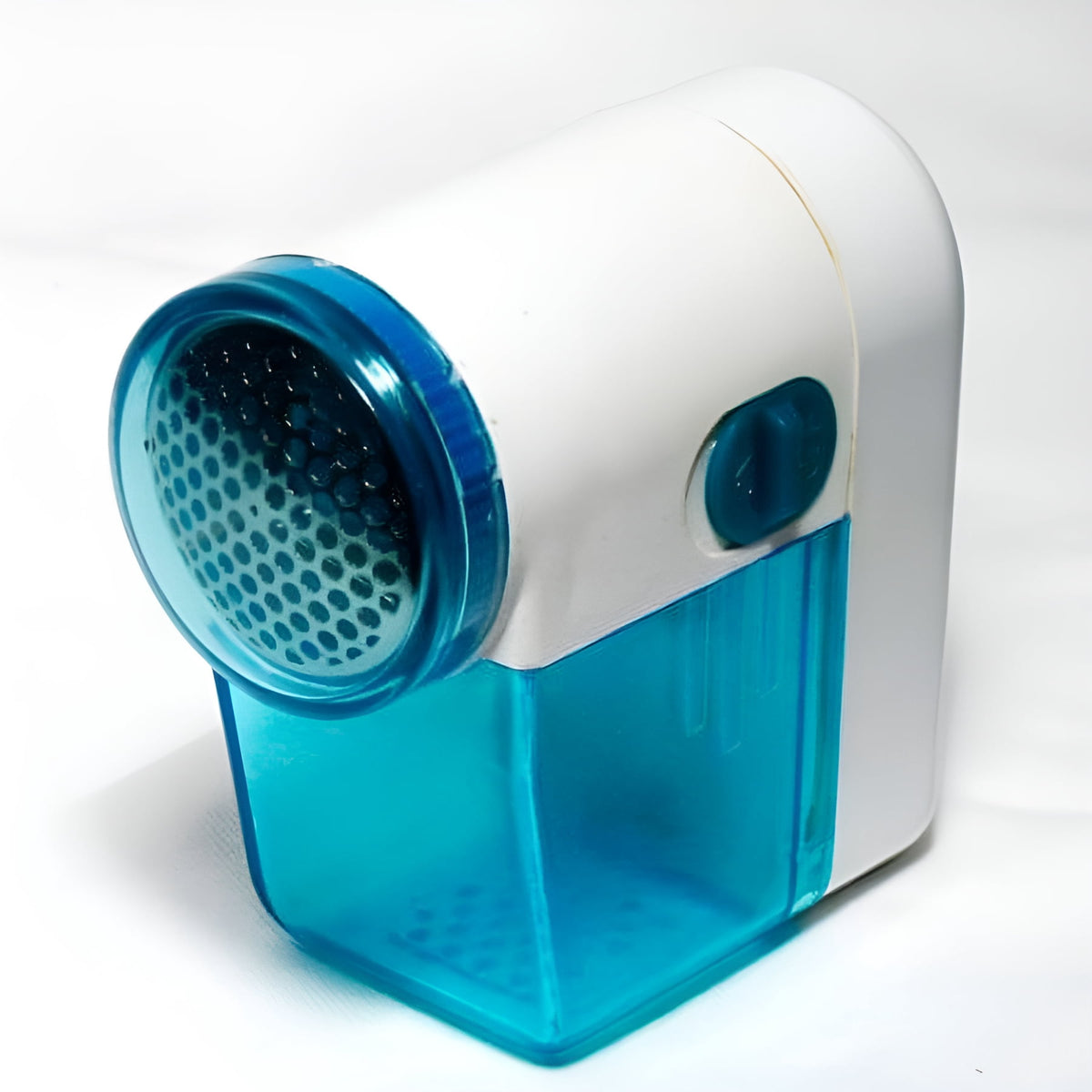 Cordless Fabric Shaver for Sweaters with Stainless Steel Guard - Image 4